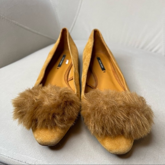Zara Basic Collection Women’s Suede Loafer Flat House Shoe Puff Pom Camel Sz 37. - Picture 2 of 4